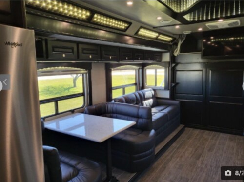 2023 Quad Slide NRC Cascadia Bath and 1/2, 600HP, Automaitc, 43K Miles, Loaded, Pristine, Avaialble Today - Image 6